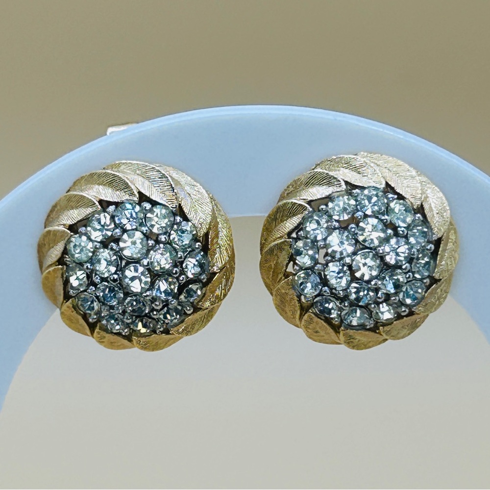 Trifari Vintage Cluster Clip-On Earrings Gold Tone Clear Rhinestone Round